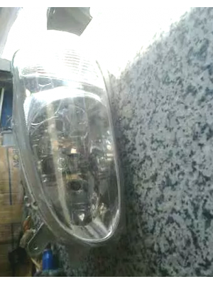 FAROL LADO DIREITO KIA SEPHIA ANO 2000 FAROL LADO DIREITO KIA SEPHIA ANO 2000